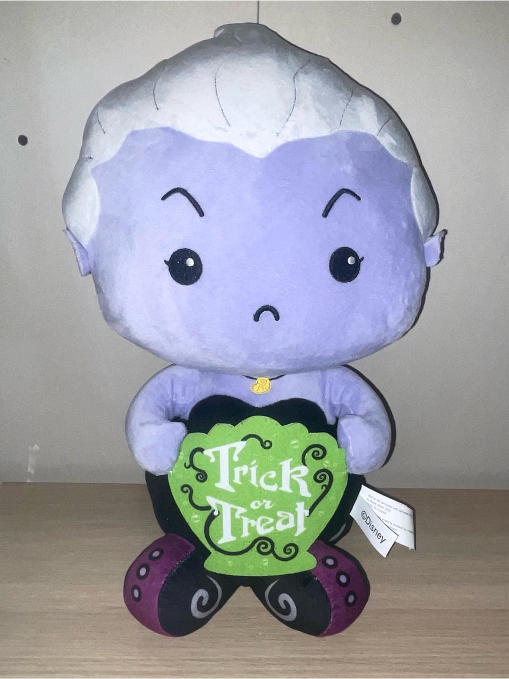 Disney Halloween 18 in Villain Ursula Trick or Treat Porch Greeter Disney Purple